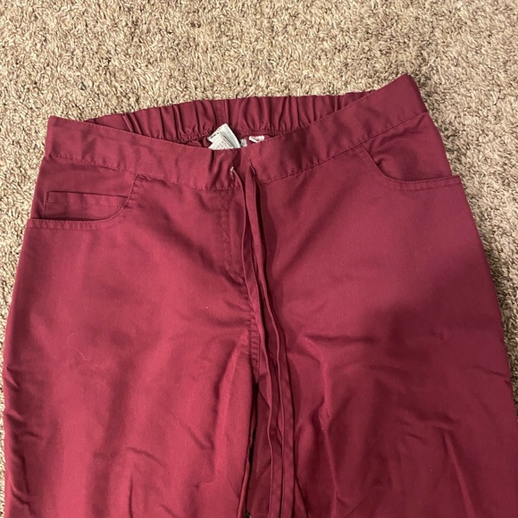 Greys anatomy scrubs size small wine color - Picture 3 of 7